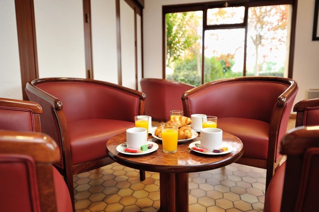 Campanile Saintes Otel Restoran fotoğraf