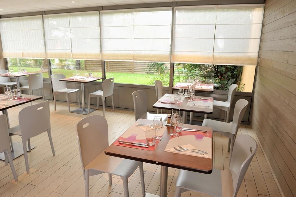 Campanile Saintes Otel Restoran fotoğraf
