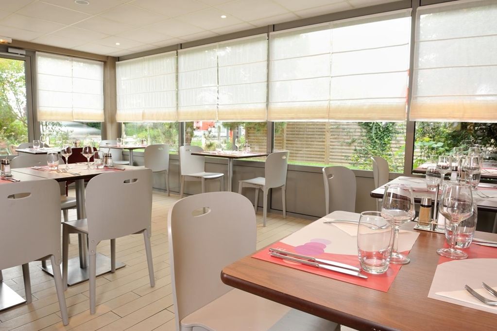 Campanile Saintes Otel Restoran fotoğraf